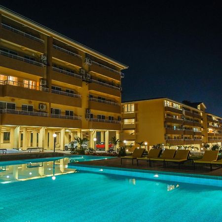 Alaya Stays 1 Bhk With Balcony & Pool - Veera Marina Candolim Buitenkant foto