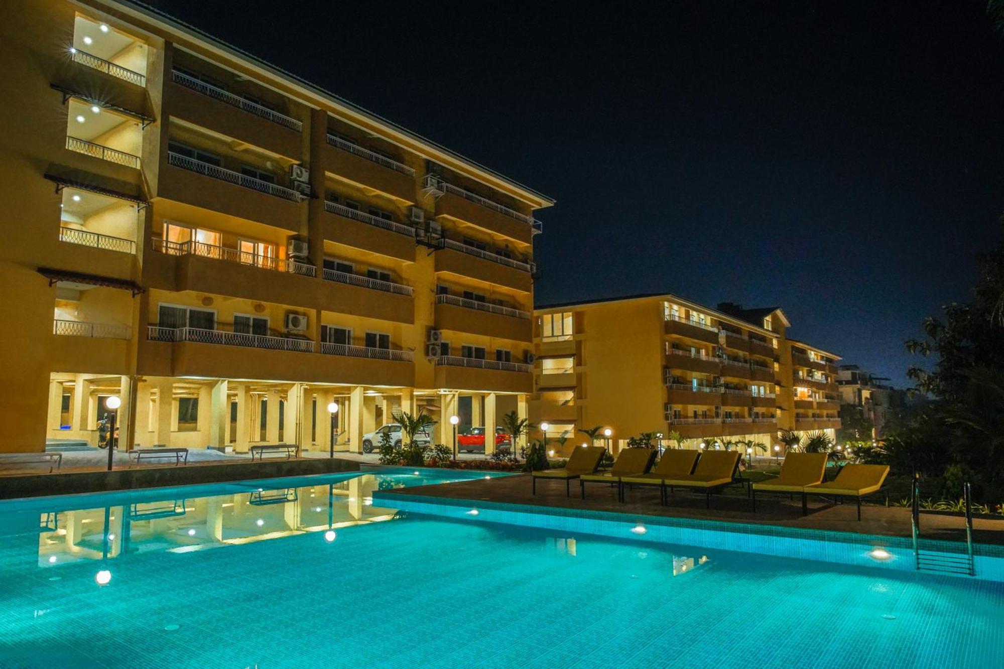 Alaya Stays 1 Bhk With Balcony & Pool - Veera Marina Candolim Buitenkant foto